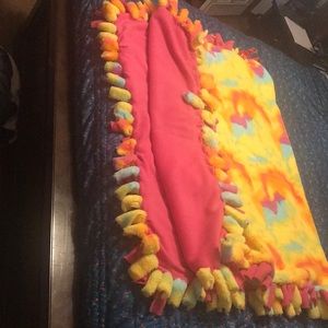 Tie dye fleece tie blanket